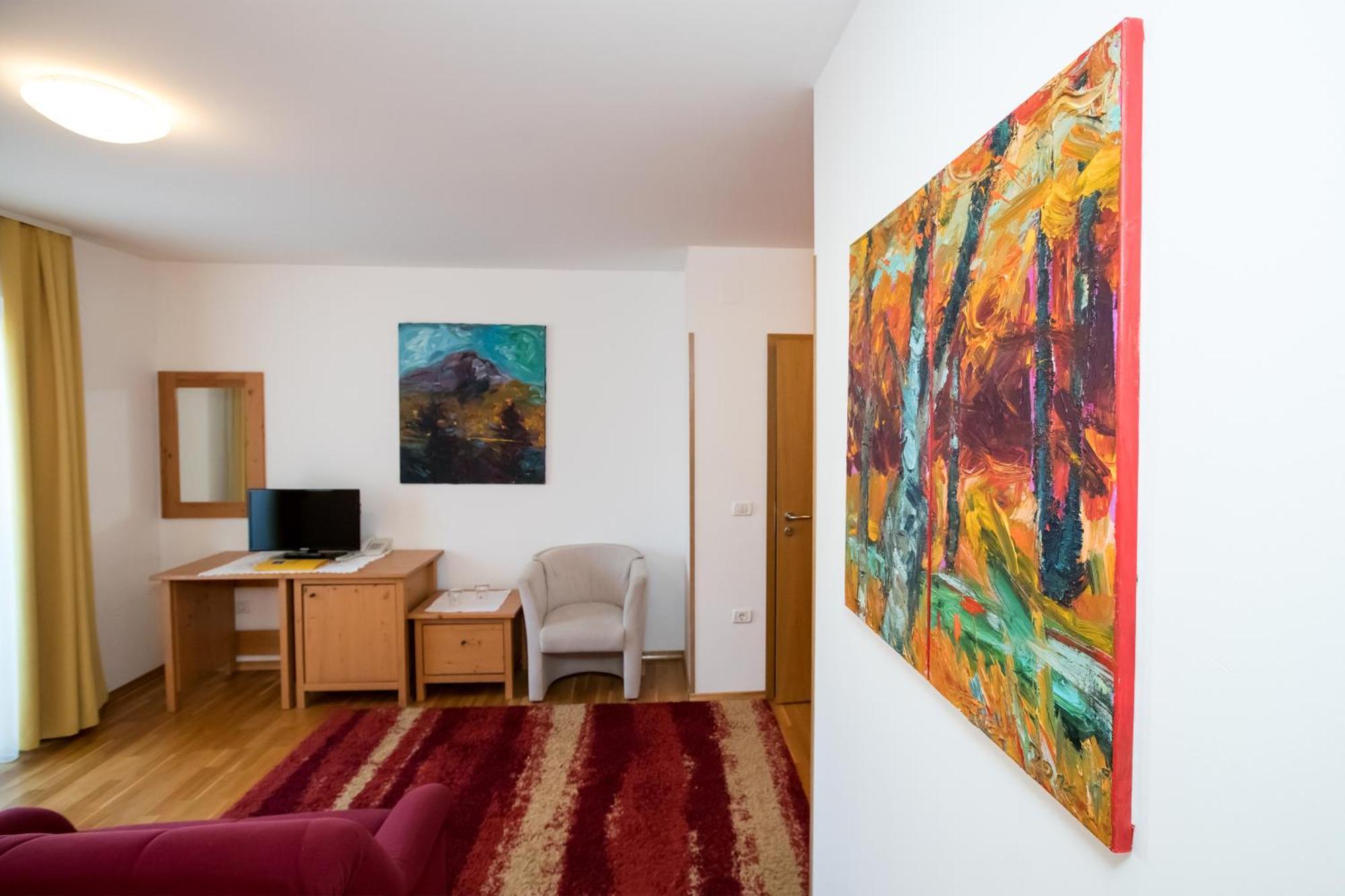 Art Hotel Kristal ボーヒニ エクステリア 写真