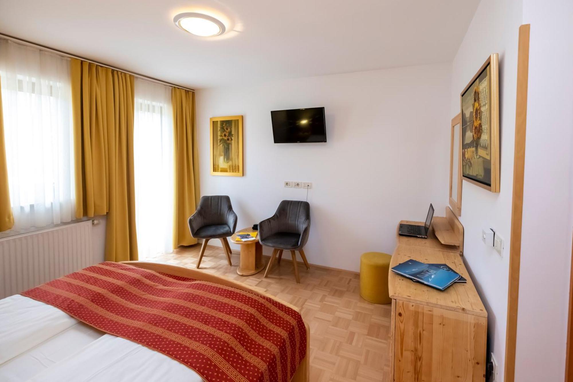 Art Hotel Kristal ボーヒニ エクステリア 写真