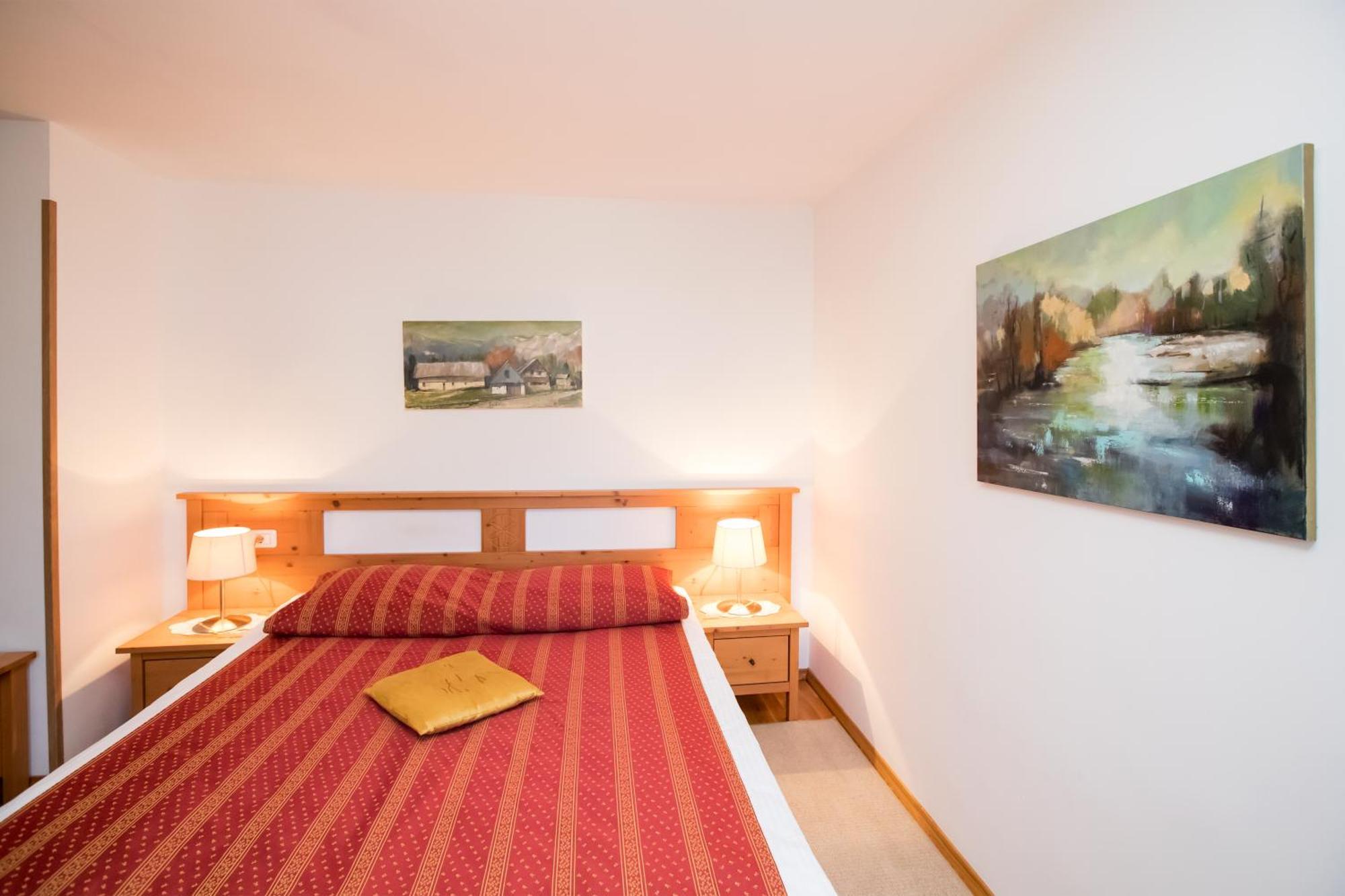 Art Hotel Kristal ボーヒニ エクステリア 写真