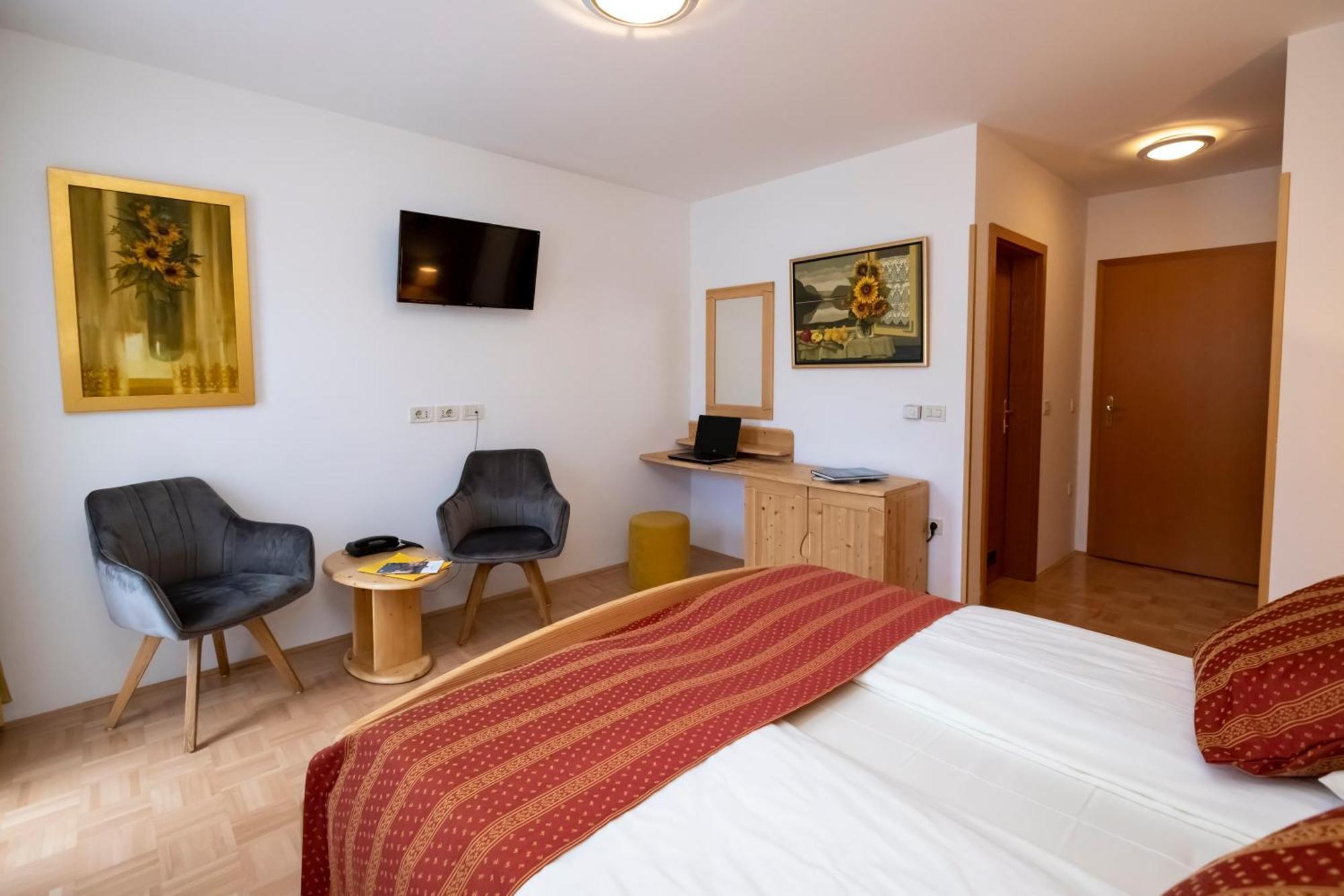 Art Hotel Kristal ボーヒニ エクステリア 写真