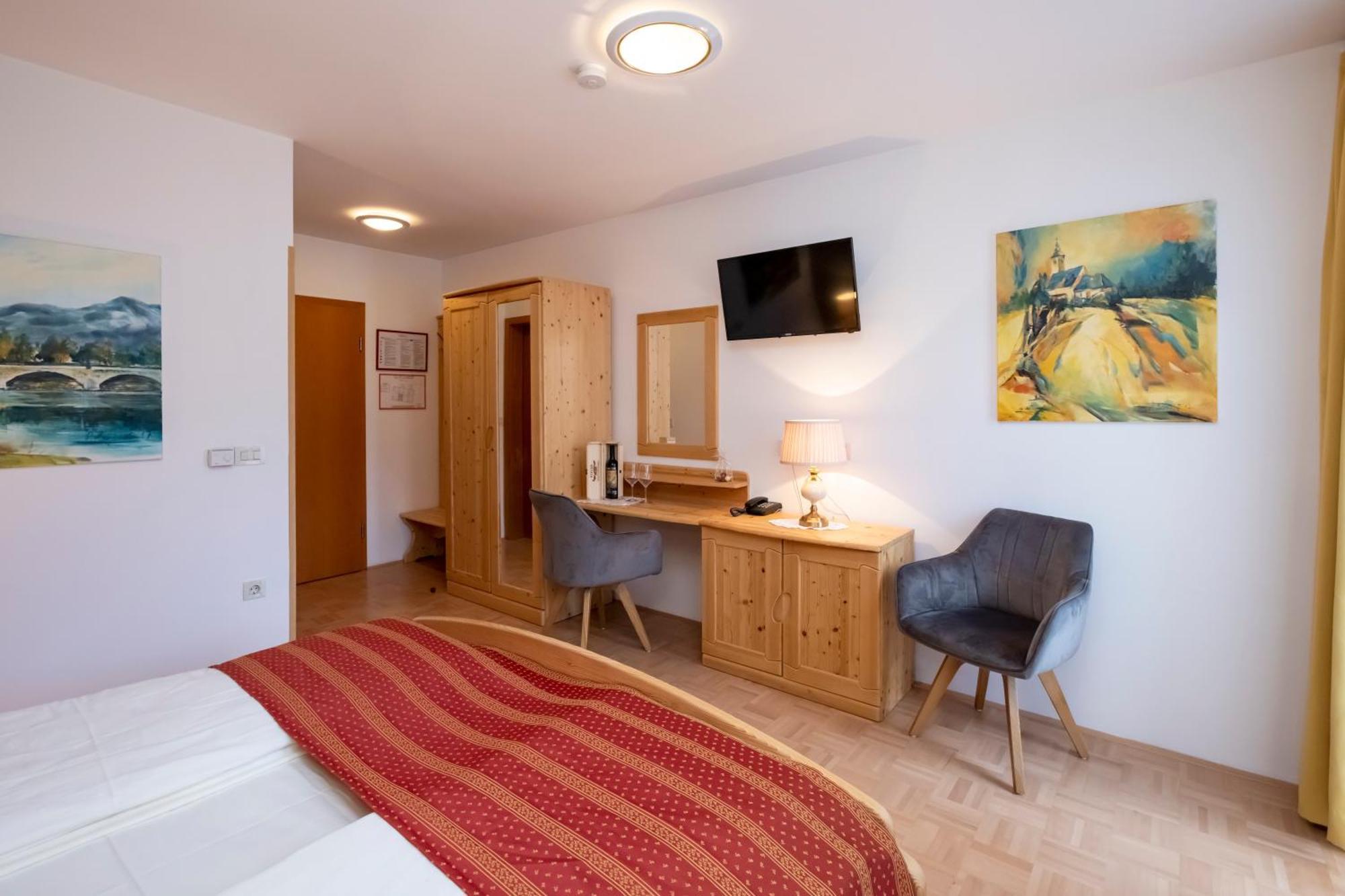 Art Hotel Kristal ボーヒニ エクステリア 写真
