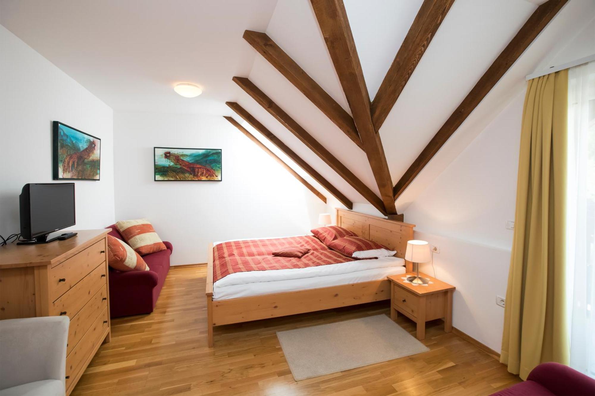 Art Hotel Kristal ボーヒニ エクステリア 写真